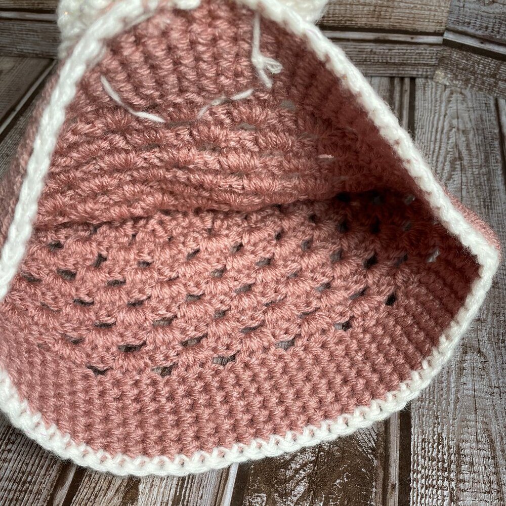 Handmade Mauve White Women Flower Soft Crocheted Beanie Hat USA NEW - Picture 7 of 7